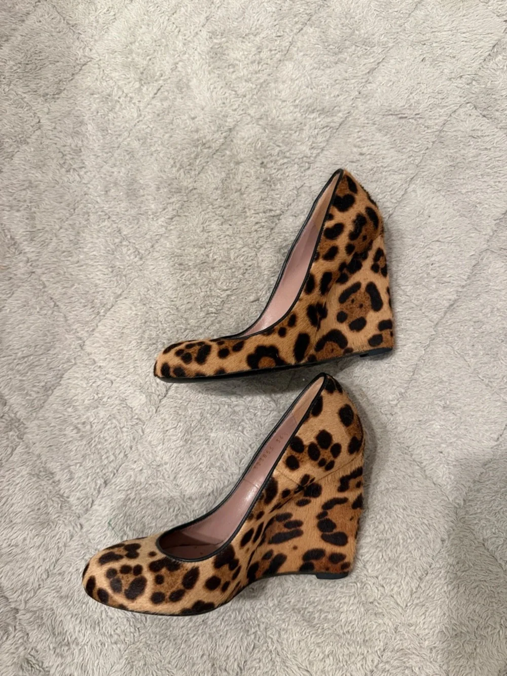 Gucci Leopard Calf Hair Pumps in Tan, Black & Pink - Picture 4 of 9